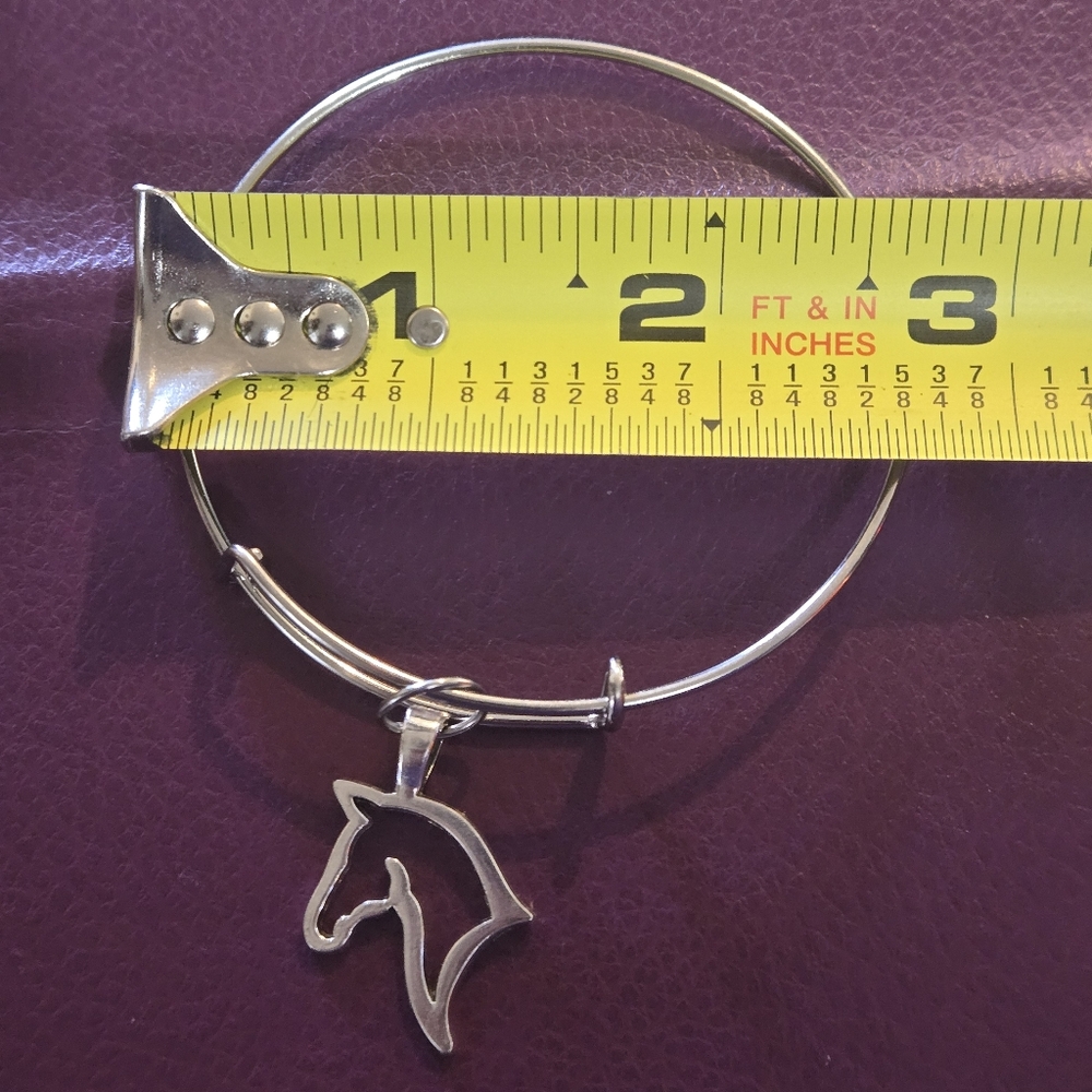 🍒🍒 Silver Horse Charm Bangle Bracelet - Picture 4 of 4